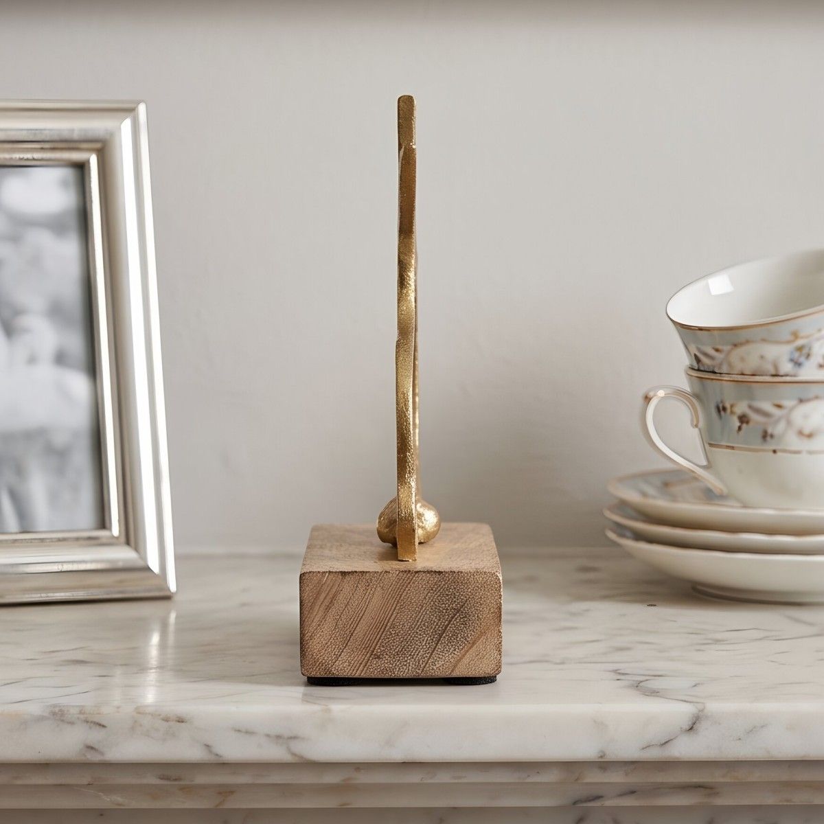 Rabbit-shaped desktop ornament