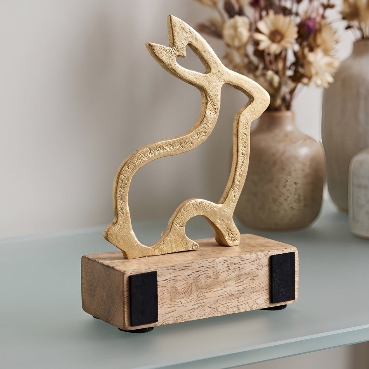 Rabbit-shaped desktop ornament